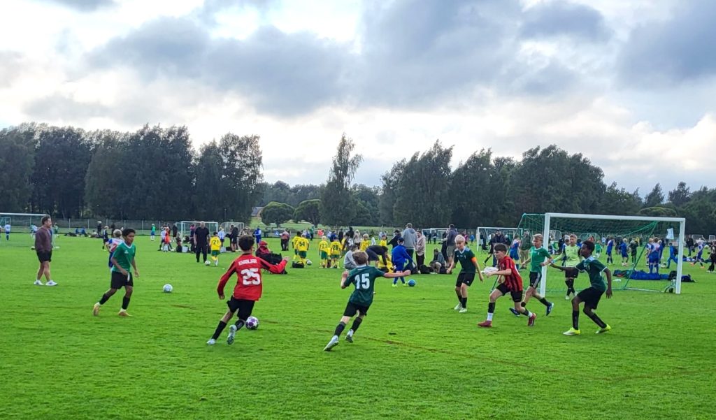 Kovaa vääntöä pelissä SAPA P14 vs PK-35 Raita Pingviini Cup 2026