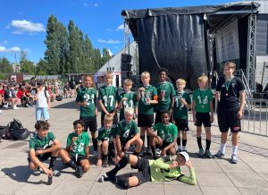 SAPA P14 Tikkurila Cup pronssimitalit kaulassa